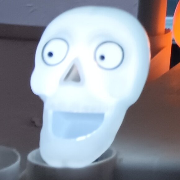 👻 Halloween Solar Lawn Stakes Set of 2 Skulls Bundle Lot - Picture 2 of 3